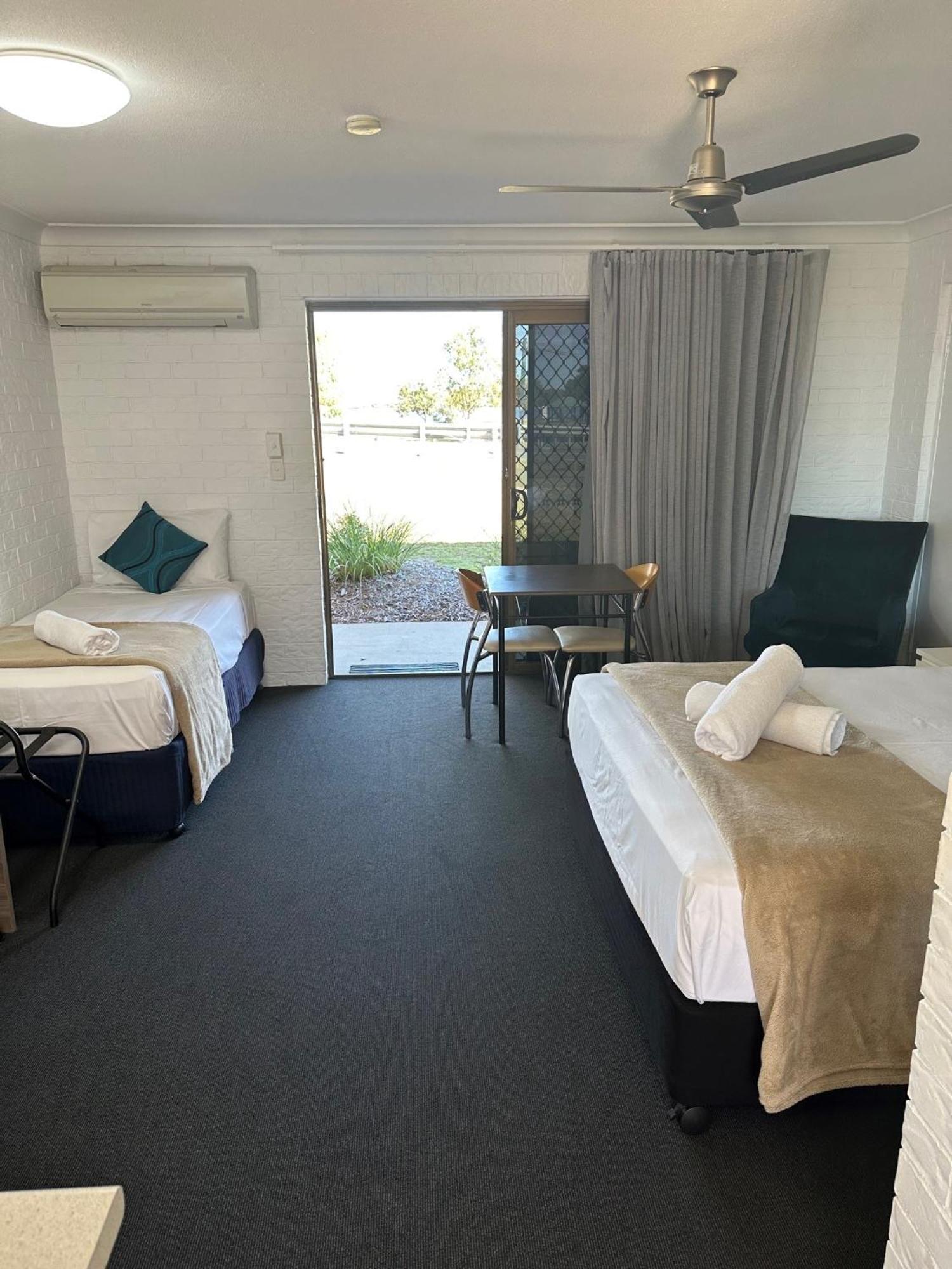 Bribie Waterways Motel Bongaree Esterno foto