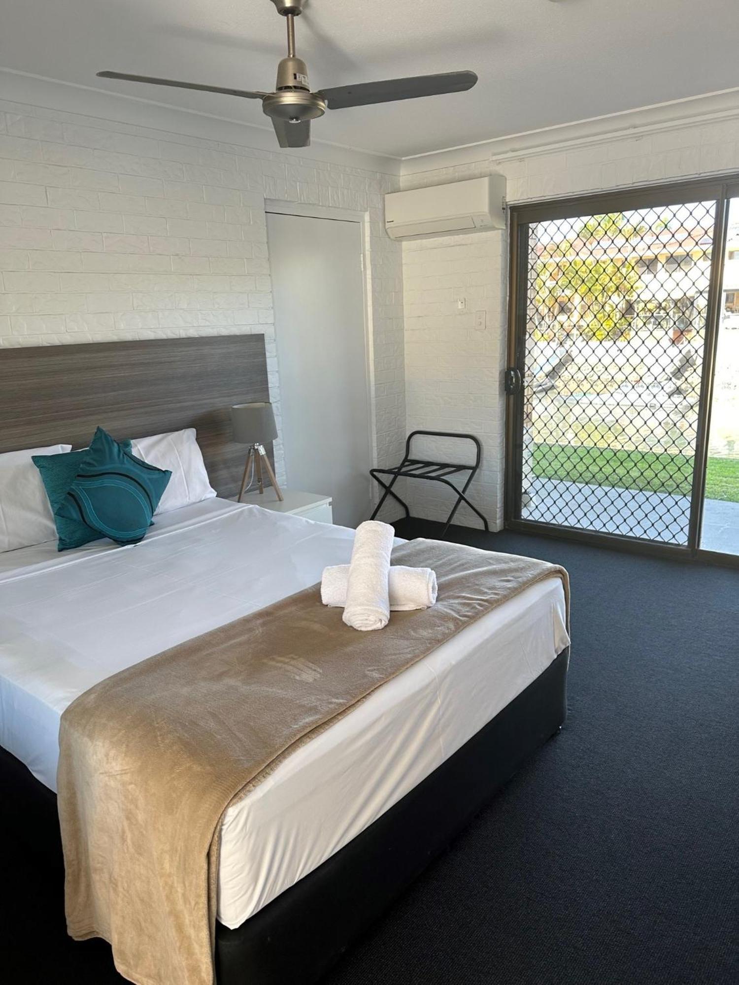 Bribie Waterways Motel Bongaree Esterno foto