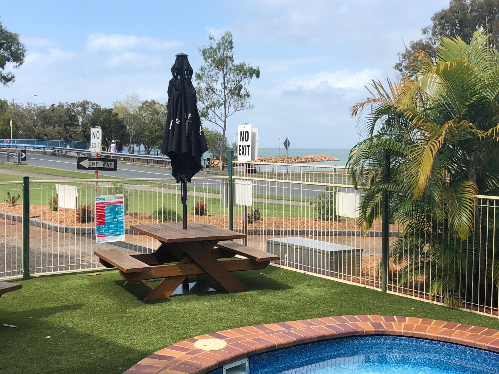 Bribie Waterways Motel Bongaree Esterno foto