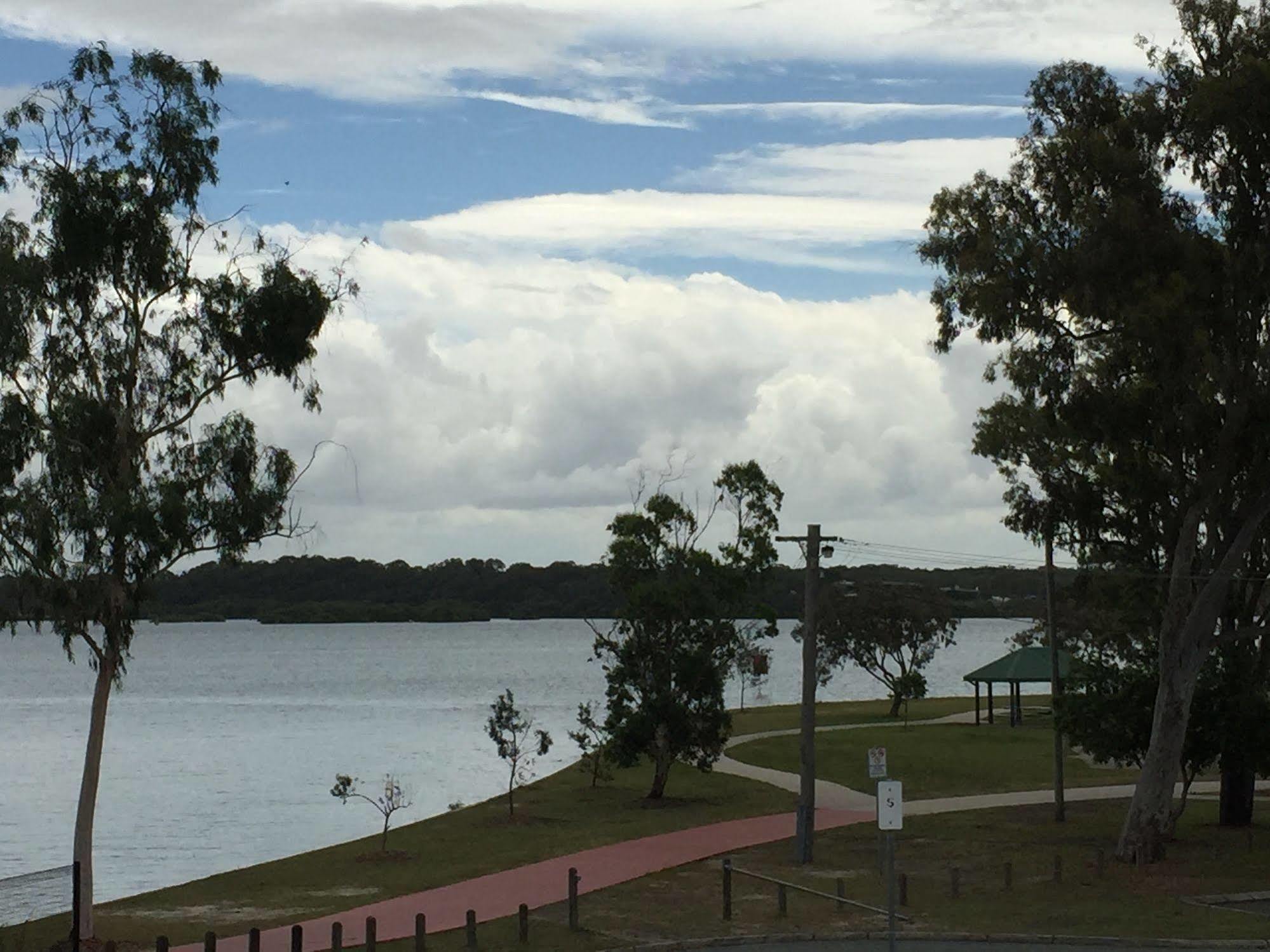 Bribie Waterways Motel Bongaree Esterno foto