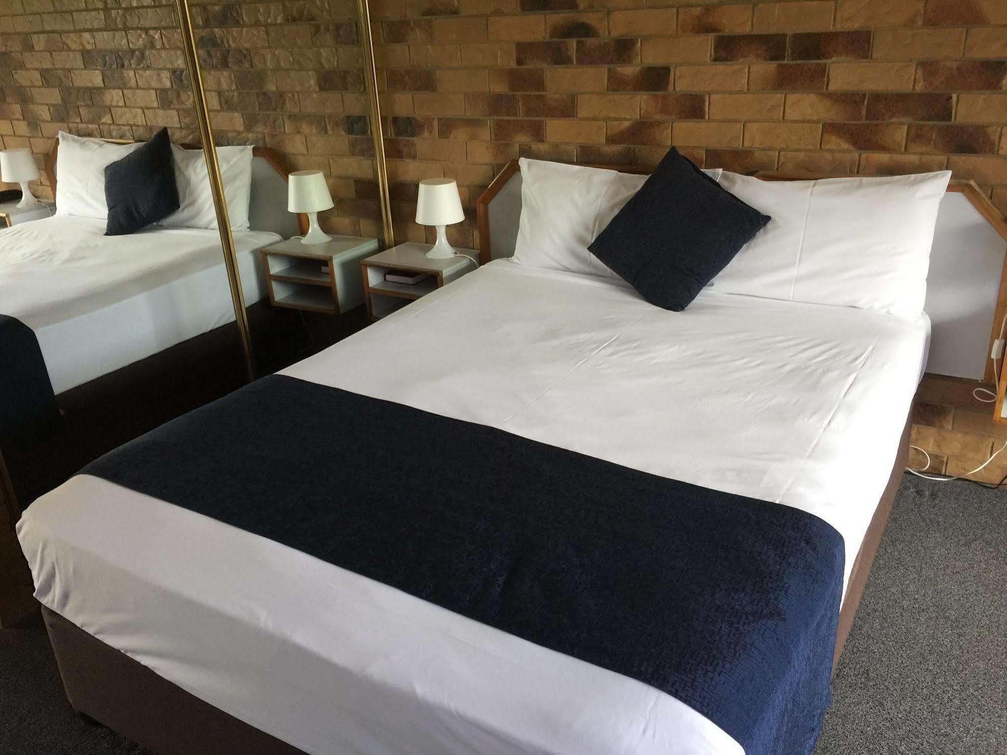 Bribie Waterways Motel Bongaree Esterno foto