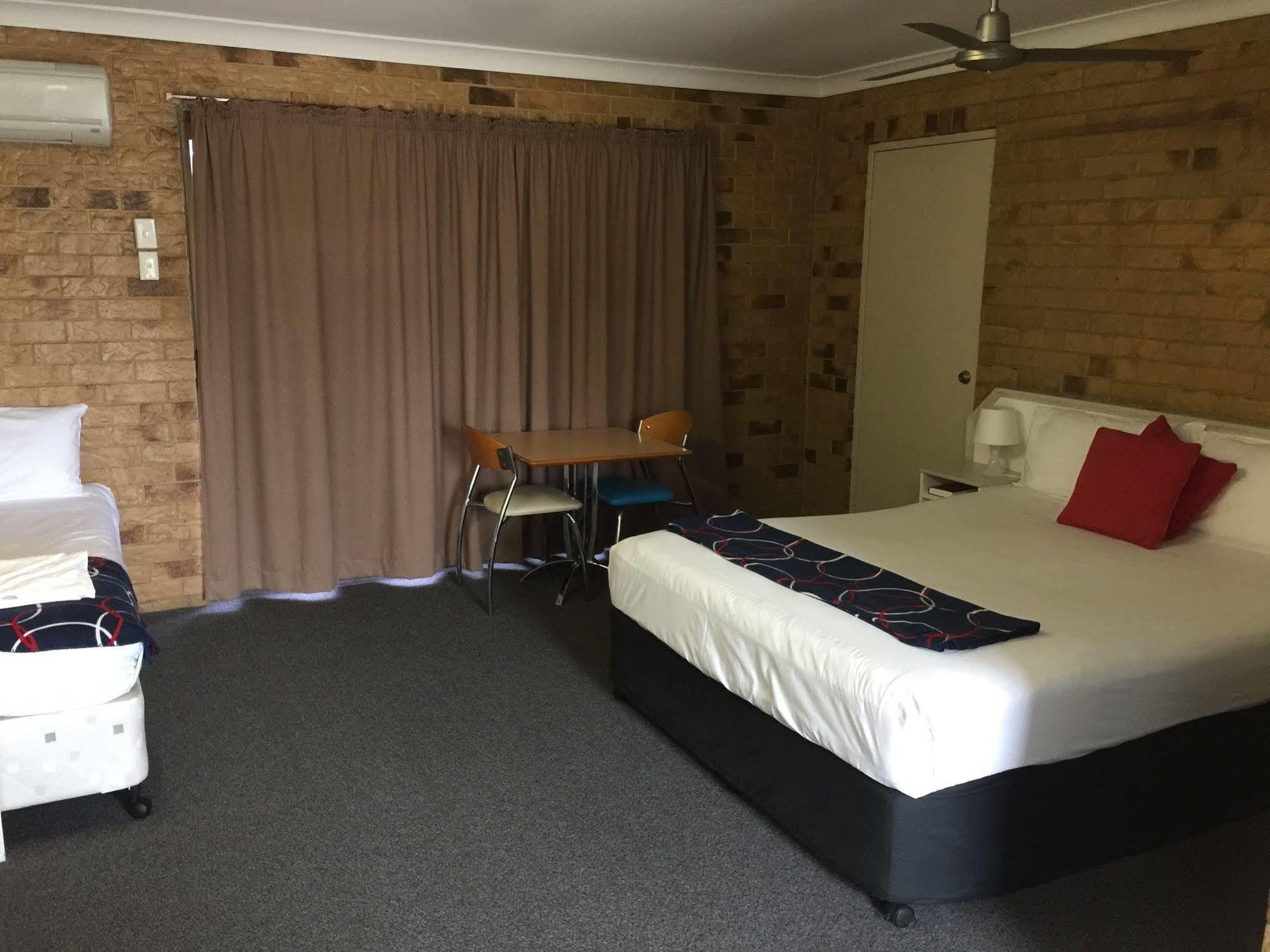 Bribie Waterways Motel Bongaree Esterno foto