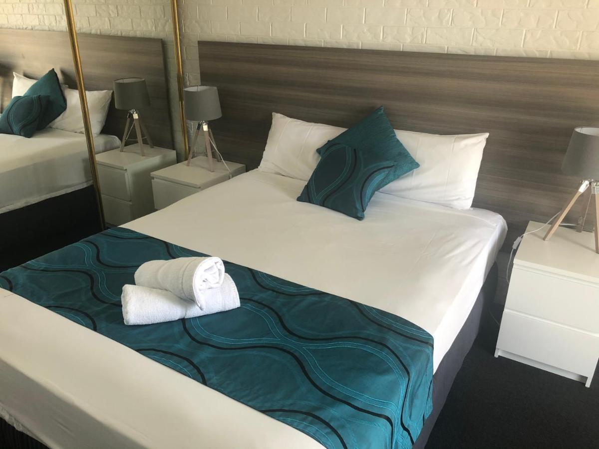 Bribie Waterways Motel Bongaree Esterno foto
